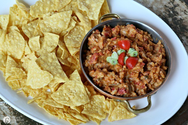 Slow Cooker Mexican Taco Dip | This crock pot dip recipe is great for super bowl, or any game day! Great for potlucks or weekend snacking! Click the photo for the recipe. 