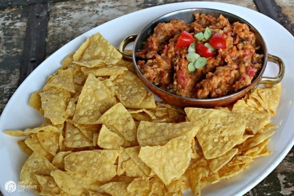 Slow Cooker Mexican Taco Dip | This crock pot dip recipe is great for super bowl, or any game day! Great for potlucks or weekend snacking! Click the photo for the recipe. 