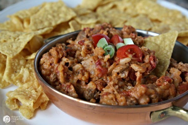 Slow Cooker Mexican Taco Dip | This crock pot dip recipe is great for super bowl, or any game day! Great for potlucks or weekend snacking! Click the photo for the recipe. 