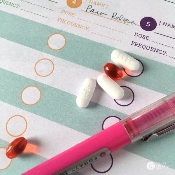 Medication Log Free Printable | This medication tracker helps you keep medication recording easy! A medication chart is a simple way to ease stress when taking medications. 