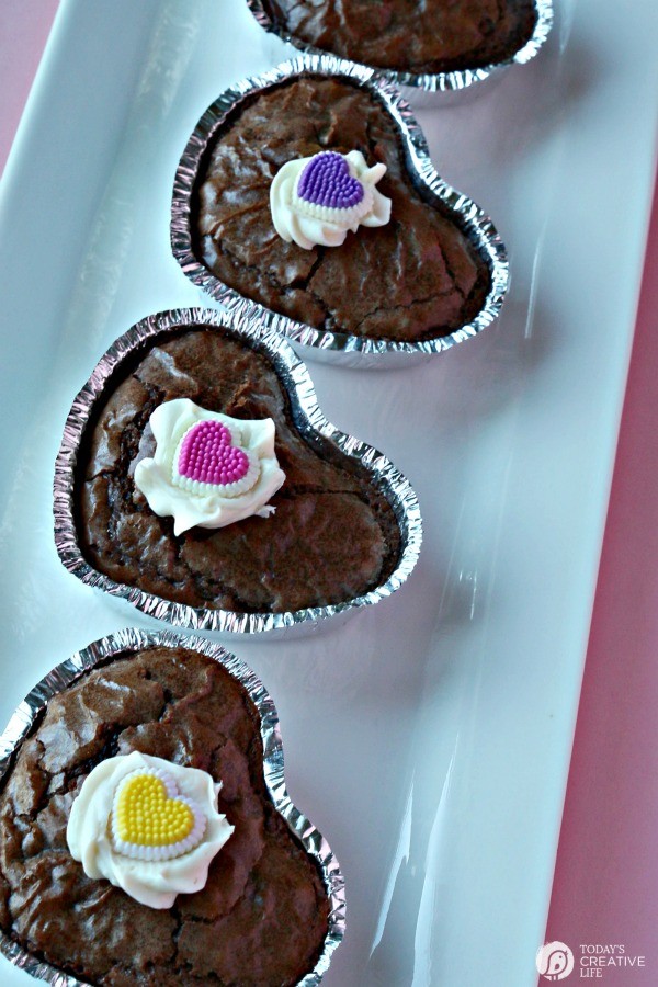Valentine Treats are easy with these heart shaped brownie bites & adorable free printable owl gift tags. See more by clicking on the photo. TodaysCreativeLIfe.com