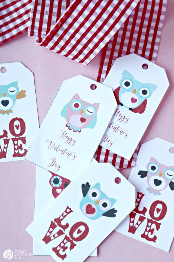 Valentine Treats are easy with these heart shaped brownie bites & adorable free printable owl gift tags. See more by clicking on the photo. TodaysCreativeLIfe.com
