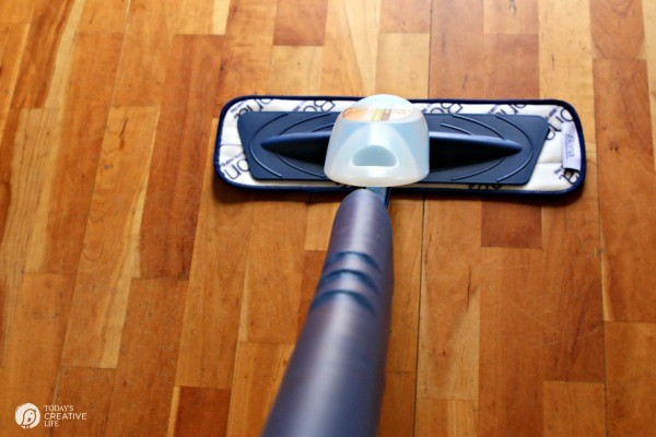 Deep Cleaning your Hardwood Floors | This deep cleaning solution from Bona uses an oxygenated process to really lift dirt and grime! See more by clicking on the photo. TodaysCreativeLife.com