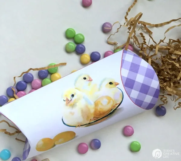DIY Easter Printable Pillow Box | TodaysCreativeLife.com