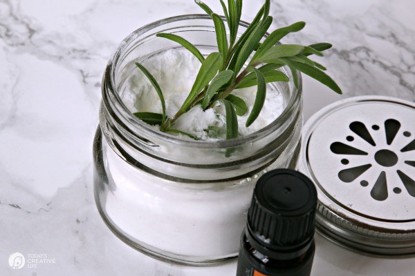 Homemade Air Freshener | Two ways I keep my bathrooms fresh and clean. Come see! Keep your home fresh smelling with this DIY baking soda air freshener. See the tutorial on TodaysCreativelife.com