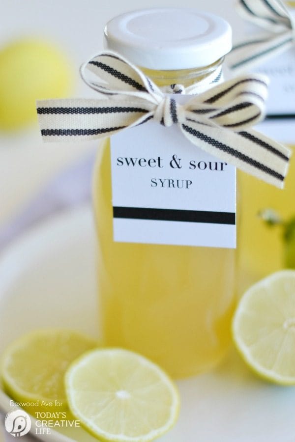 Homemade Lemon Syrup & Printable Gift Tags | Using the Cricut, you can create stylish gift tags for this delicious Lemon sweet and sour syrup. Homemade gifts are always welcome. Get your free design on TodaysCreativeLife.com