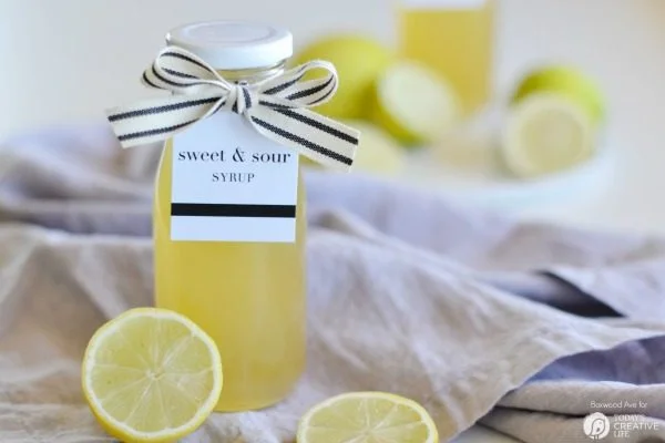 Homemade Lemon Syrup & Printable Gift Tags | Using the Cricut, you can create stylish gift tags for this delicious Lemon sweet and sour syrup. Homemade gifts are always welcome. Get your free design on TodaysCreativeLife.com