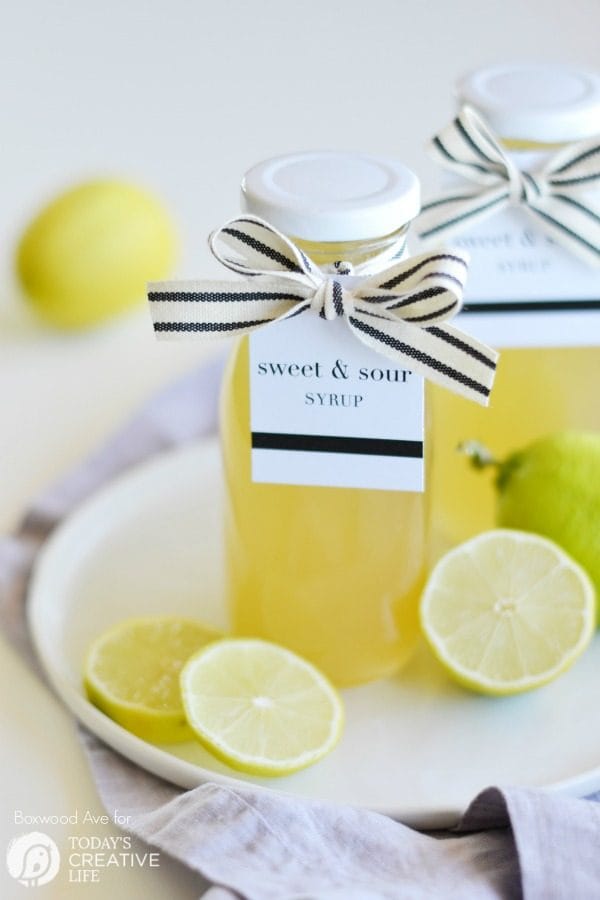 Homemade Lemon Syrup & Printable Gift Tags | Using the Cricut, you can create stylish gift tags for this delicious Lemon sweet and sour syrup. Homemade gifts are always welcome. Get your free design on TodaysCreativeLife.com