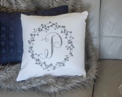 DIY Monogram Pillow Tutorial|Create diy decor using your Cricut Explore and heat transfer Iron On Flocked Vinyl. Sounds complicated, but it's not. Follow the tutorial on TodaysCreativelife.com