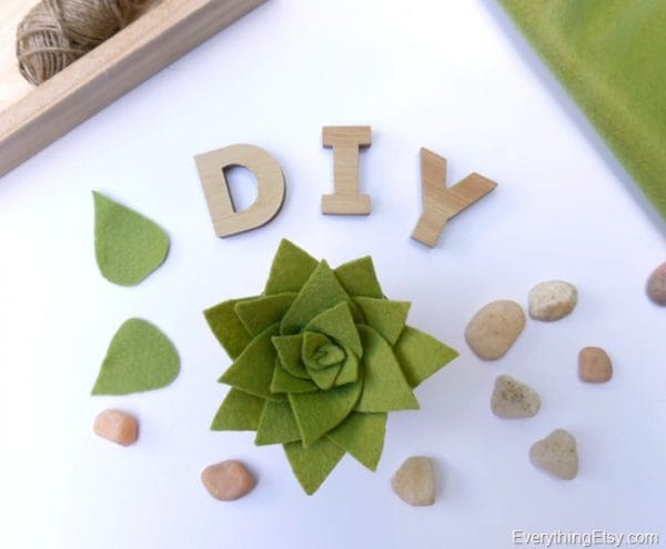 DIY Felt Succulent | Making faux succulents with felt is the perfect diy craft! Made by Kim Layton from Everything Etsy for TodaysCreativeLife.com