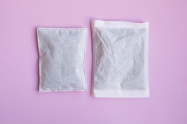 DIY Lavender Dryer Bags | follow this tutorial for making your own Lavender Dryer Bags. A simple way for fresh smelling laundry that's non-toxic. Brittany Goldwyn on TodaysCreativeLife. 