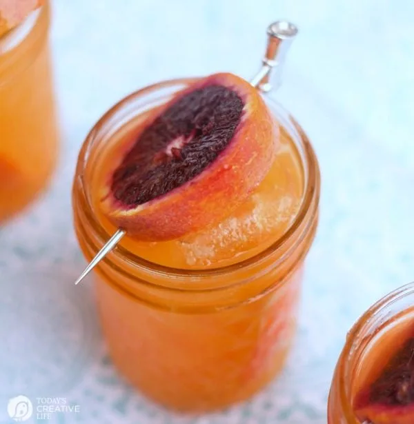 Rum Orange Cream Soda Cocktail | Here's a refreshing summer drink to wet your whistle! Easy to make for any party or BBQ. Click the photo for the recipe. TodaysCreativeLife