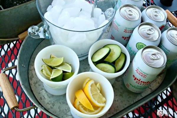 Easy Entertaining Drink Station for busy moms who also crave a little creativity. Simple tips for summer entertaining on the patio. See more on TodaysCreativeLife.com