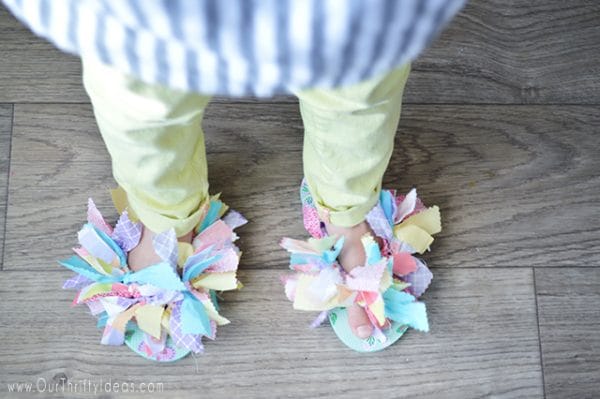 DIY Scrap Fabric Flip Flops | Follow this step by step tutorial to make your own fancy flip flops. This no sew craft is addicting! Our Thrifty Ideas for TodaysCreativeLife.com