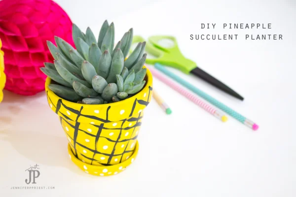 DIY Succulent Pineapple Planter | This DIY Craft idea is on trend and fun to do! Find the tutorial to make your own on TodaysCreativeLife.com (tutorial shared by Jennifer Priest)