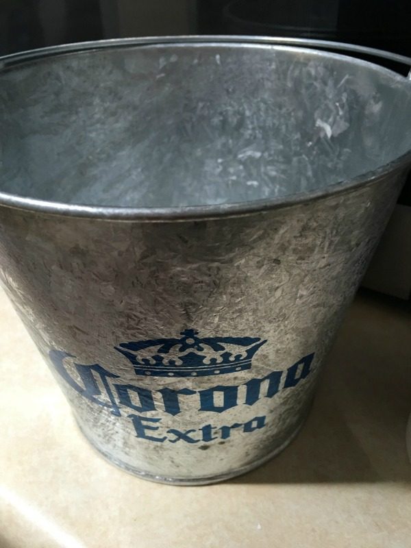 Farmhouse Galvanized Bucket | Get that farmhouse look with thrift store finds. See more on TodaysCreativeLife.com