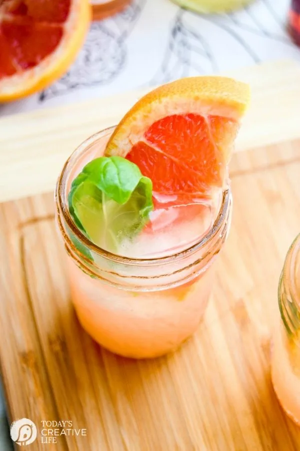 Double Trouble Grapefruit Cocktail | You'll love the crisp citrus taste of grapefruit for your ultimate summer cocktail. See the recipe on Today's Creative Life