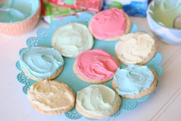 Jello Frosted Cookies | The best sugar cookies have the best frosting and when you make it with Jello, it's EASY! Reasons To Skip the Housework shared this recipe for Celebrate Summer Series on TodaysCreativeLife.com