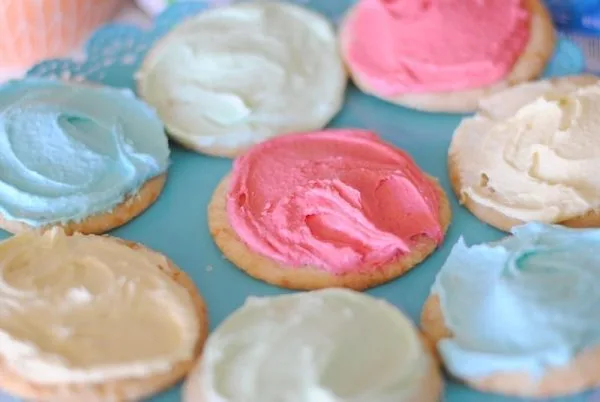 Jello Frosted Cookies | The best sugar cookies have the best frosting and when you make it with Jello, it's EASY! Reasons To Skip the Housework shared this recipe for Celebrate Summer Series on TodaysCreativeLife.com