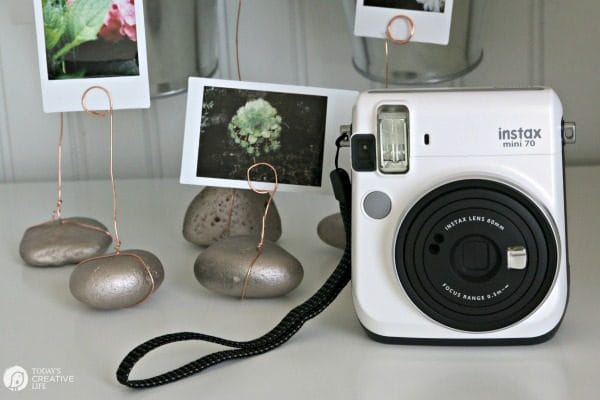 Rock Garden Photo Display |This DIY project is great for displaying any photos. Gather rocks from vacation destinations to display matching vacation photos. Follow my tutorial to make your own. TodaysCreativeLife.com