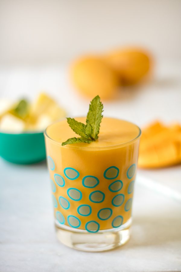 mango pineapple smoothie | Todayscreativelife.com