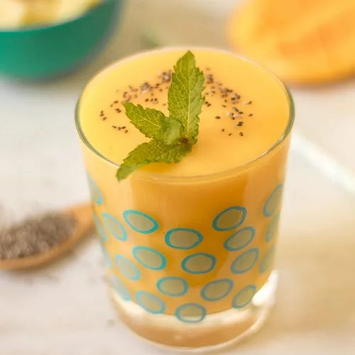 Mango Pineapple Smoothie | Whip up this 3 ingredient simple smoothie for a treat or breakfast! TodaysCreativeLife.com