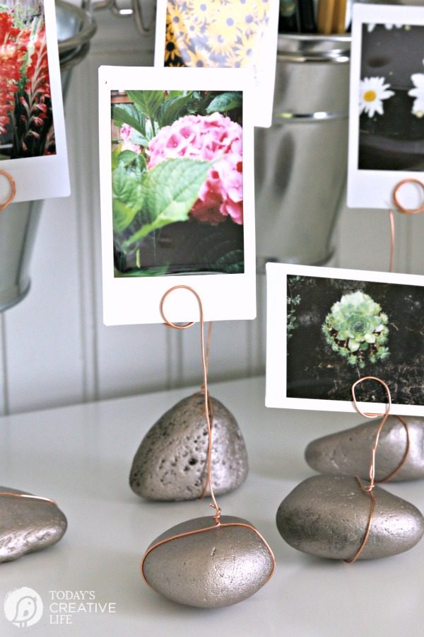 Rock Garden Photo Display |This DIY project is great for displaying any photos. Gather rocks from vacation destinations to display matching vacation photos. Follow my tutorial to make your own. TodaysCreativeLife.com