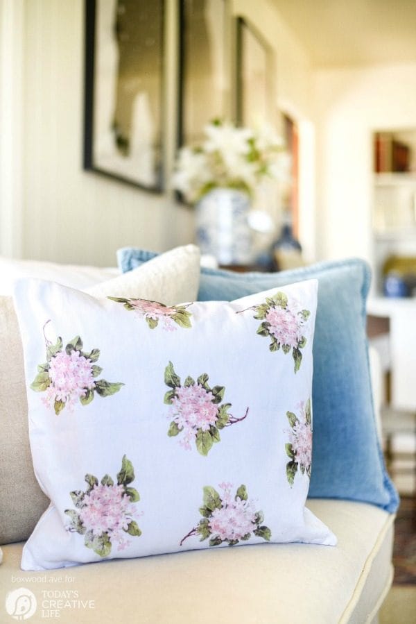 DIY Home Decor Hydrangea Pillow by Boxwood Ave for Today's Creative Life. Create your own home decor with iron on transfers. See the tutorial on TodaysCreativeLife.com