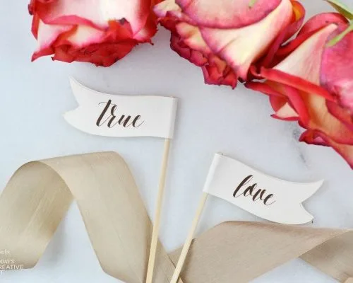 DIY Stir Sticks for your Wedding | DIY Wedding ideas are always a great way to place a more original personal touch on your special day. Get your free download here. TodaysCreativeLife.com