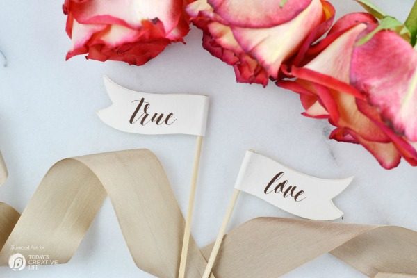 DIY Stir Sticks for your Wedding | DIY Wedding ideas are always a great way to place a more original personal touch on your special day. Get your free download here. TodaysCreativeLife.com