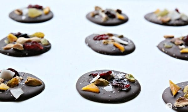 Dark Chocolate Nutty Fruit Bites| Easy holiday gifts from the kitchen. Great for neighbor gifts or to have on hand for last minute gift giving. Free Christmas tag found on TodaysCreativeLife.com 