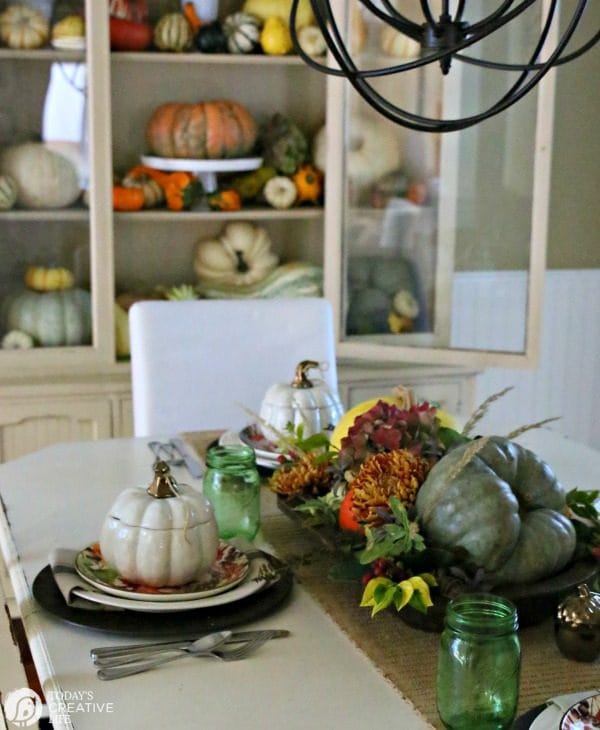 Easy Fall Table Decor | Create a beautiful autumn tablescape that's great for October through Thanksgiving. Create this easy centerpiece with natural elements from your yard. Click the photo for more ideas. TodaysCreativeLife.com