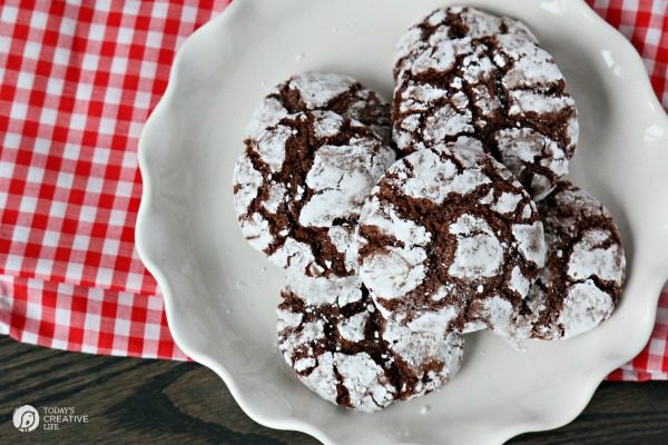 Chocolate Crinkle Cookies | This cookie recipe is great year round, but makes a perfect Christmas cookie! Click for the recipe on Today's Creative Life.