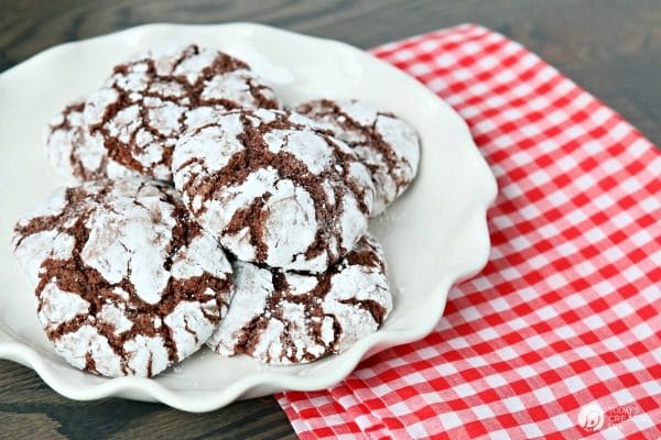 Chocolate Crinkle Cookies | This cookie recipe is great year round, but makes a perfect Christmas cookie! Click for the recipe on Today's Creative Life.