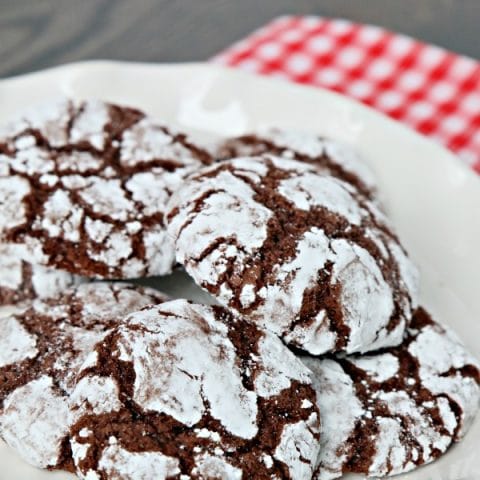 Chocolate Crinkle Cookies | This cookie recipe is great year round, but makes a perfect Christmas cookie! Click for the recipe on Today's Creative Life.