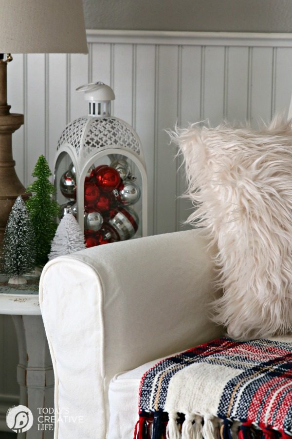 Decorating for Christmas | Simple holiday decor using traditional Christmas colors. See more ideas on TodaysCreativeLife.com