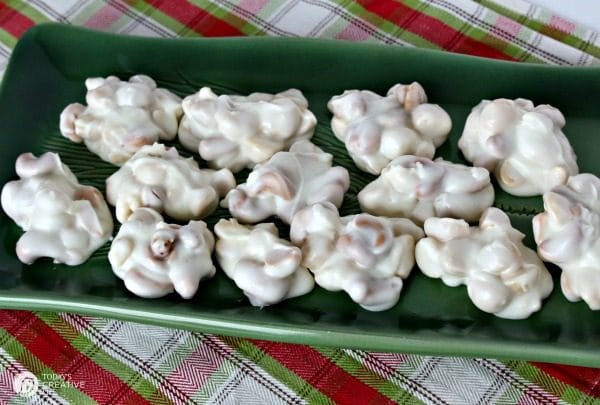 Crock Pot Candy | this white chocolate cashew & macadamia nut clusters are easily made right in your slow cooker! Makes a great holiday gift. See more on TodaysCreativeLife.com