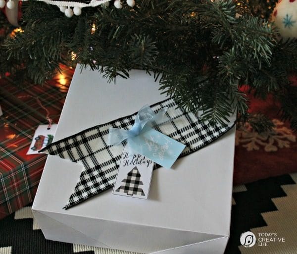 Free Holiday Gift Tags | Free Printable holiday tags for easy gift wrapping. I've got SO many free printable gift tags! Choose your style! TodaysCreativeLife.com