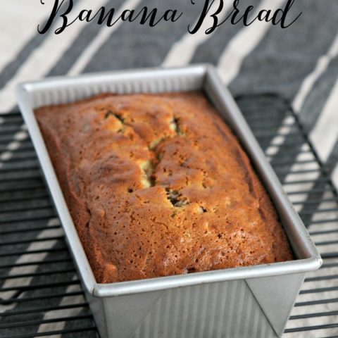 Banana Bread Recipe made with Sour Cream and Pecans | This easy and simple banana nut bread bread is moist and full of flavor. Grab this quick and easy banana bread recipe on TodaysCreativeLife.com