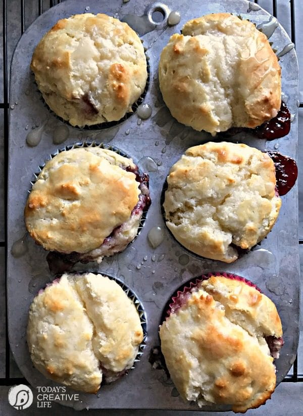 Sweet Raspberry Muffins Recipe | This muffin is great for breakfast or dessert! Using a baking mix for easy mixing, makes this recipe quick! Find the full recipe on TodaysCreativeLife.com