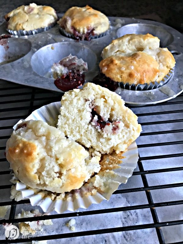 Sweet Raspberry Muffins Recipe | This muffin is great for breakfast or dessert! Using a baking mix for easy mixing, makes this recipe quick! Find the full recipe on TodaysCreativeLife.com