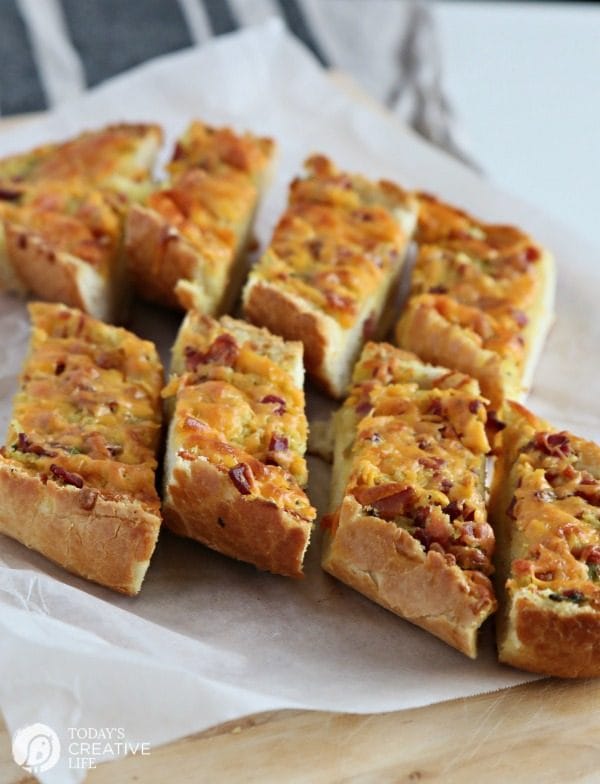 Bacon Cheddar French Bread | This easy cheesy bacon garlic french bread loaf is the perfect appetizer and party food. Find the recipe on Today's Creative Life