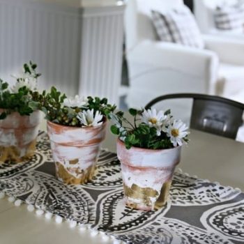 Table Centerpiece Ideas | How to use artificial greens and flowers for perfect everyday decorating for your home. Simple DIY & inexpensive. Easy to create this spring centerpiece in 10 minutes. See more on TodaysCreativeLife.com