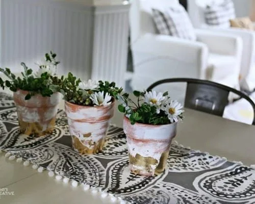 Table Centerpiece Ideas | How to use artificial greens and flowers for perfect everyday decorating for your home. Simple DIY & inexpensive. Easy to create this spring centerpiece in 10 minutes. See more on TodaysCreativeLife.com