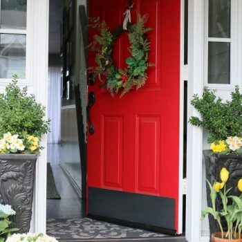Front Porch Ideas | Decorating your porch for spring. TodaysCreativeLife.com