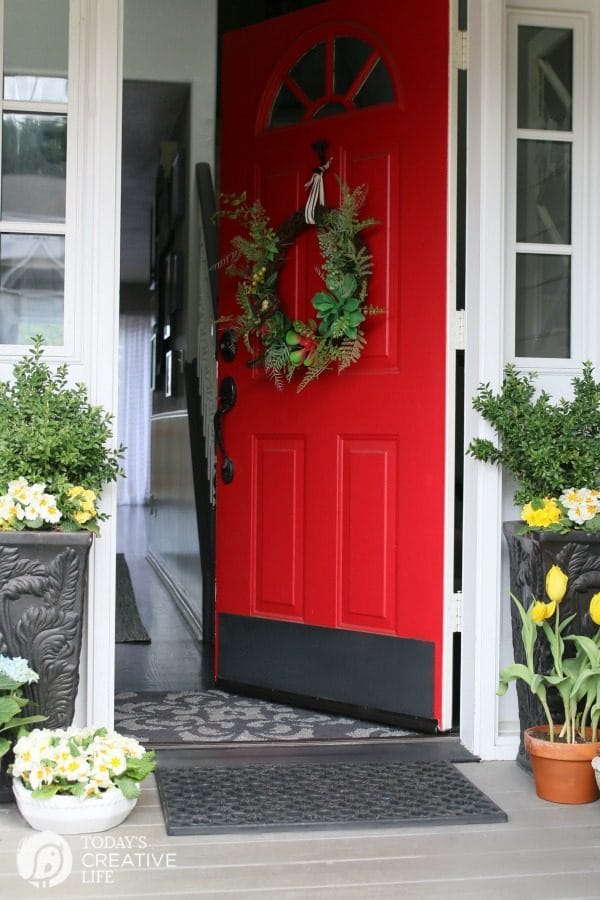 Front Porch Ideas | Decorating your porch for Spring. Small front porch simple DIY decorating ideas for spring. TodaysCreativeLife.com