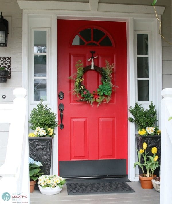 Front Porch Ideas | Decorating your porch for Spring. Small front porch simple DIY decorating ideas for spring. TodaysCreativeLife.com