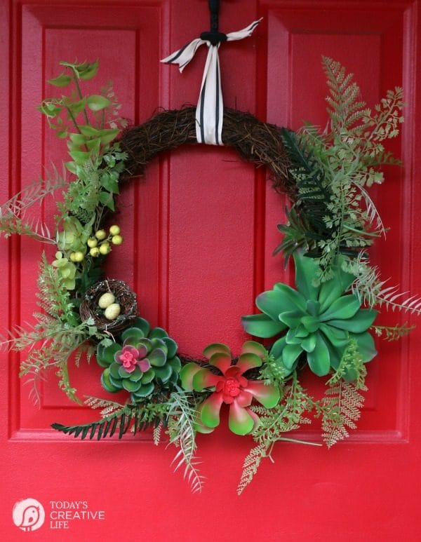 Front Porch Ideas | Small front porch simple decorating ideas for spring. TodaysCreativeLife.com