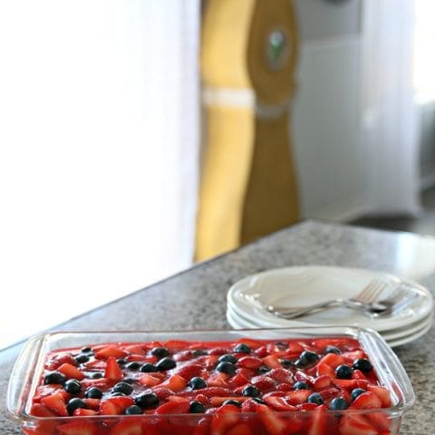 Strawberry Pie Recipe | Slab pie with fresh strawberries and blueberries. Best Strawberry Pie with Jello. Click the photo for the recipe. TodaysCreativeLife.com