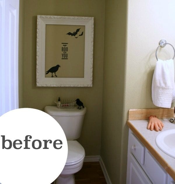 BEFORE - Old powder room \ TodaysCreativeLife.com